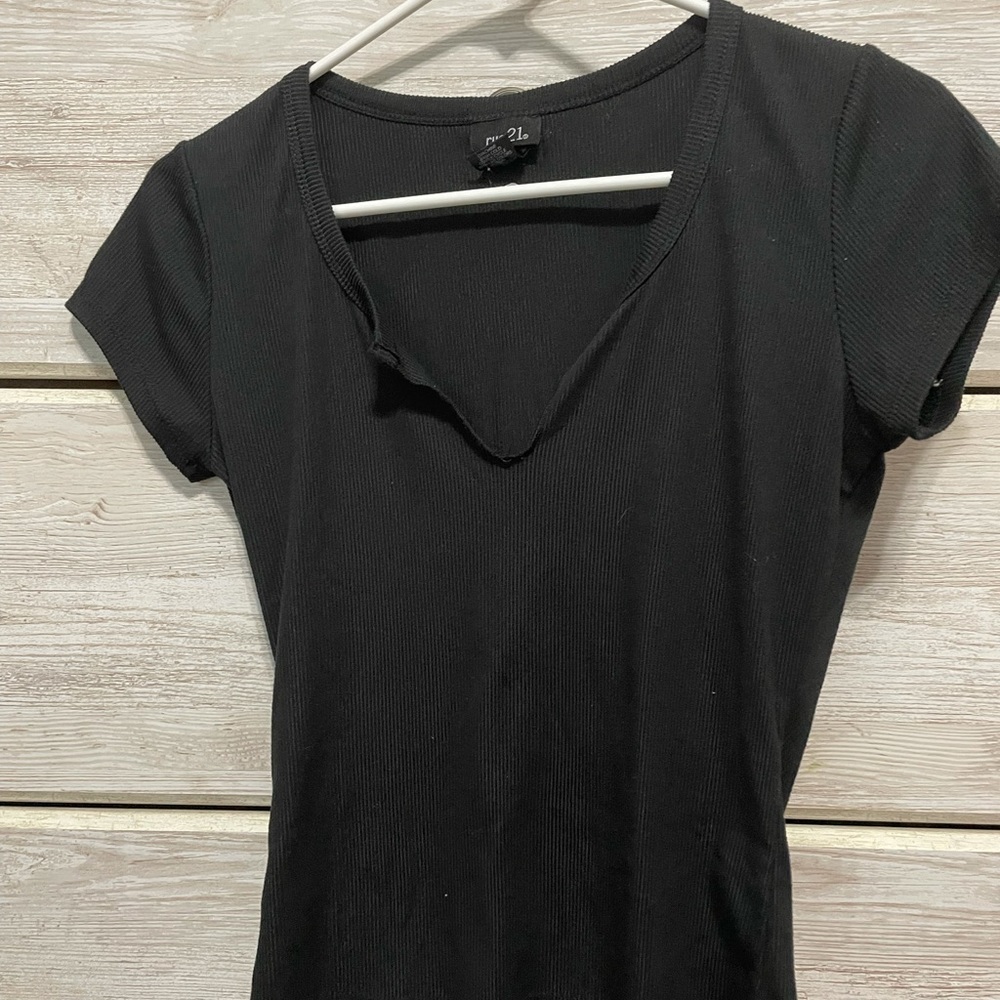Rue21 black cropped shirt